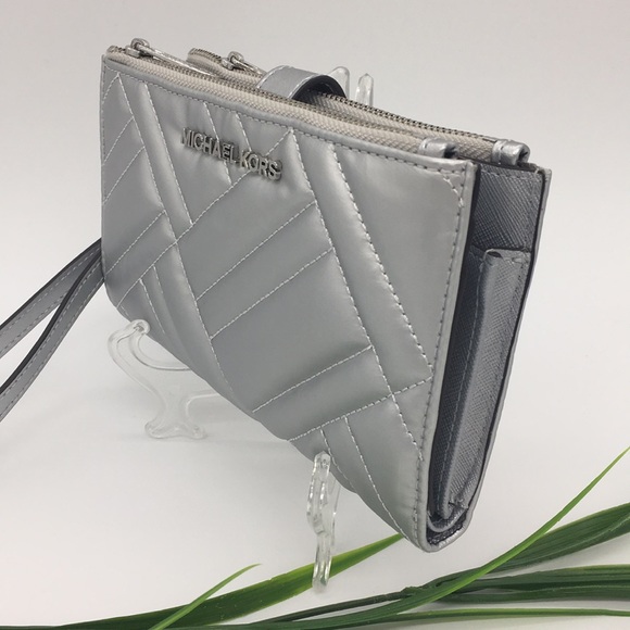Michael Kors Peyton Silver LG Double Zip Wristlet - Picture 2 of 8